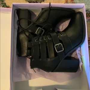 NEW IN BOX MADDEN GIRL BOOTIES SIZE 7